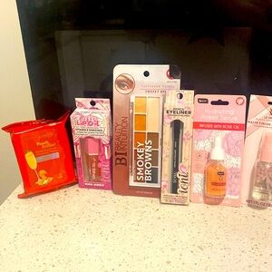 Beauty bundle six brand new products great for Christmas stocking stuffers.